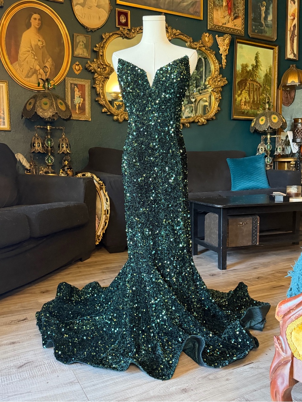 Portia & Scarlett Emerald Green Sequin Mermaid Gown Size 8 Formal Prom Dress